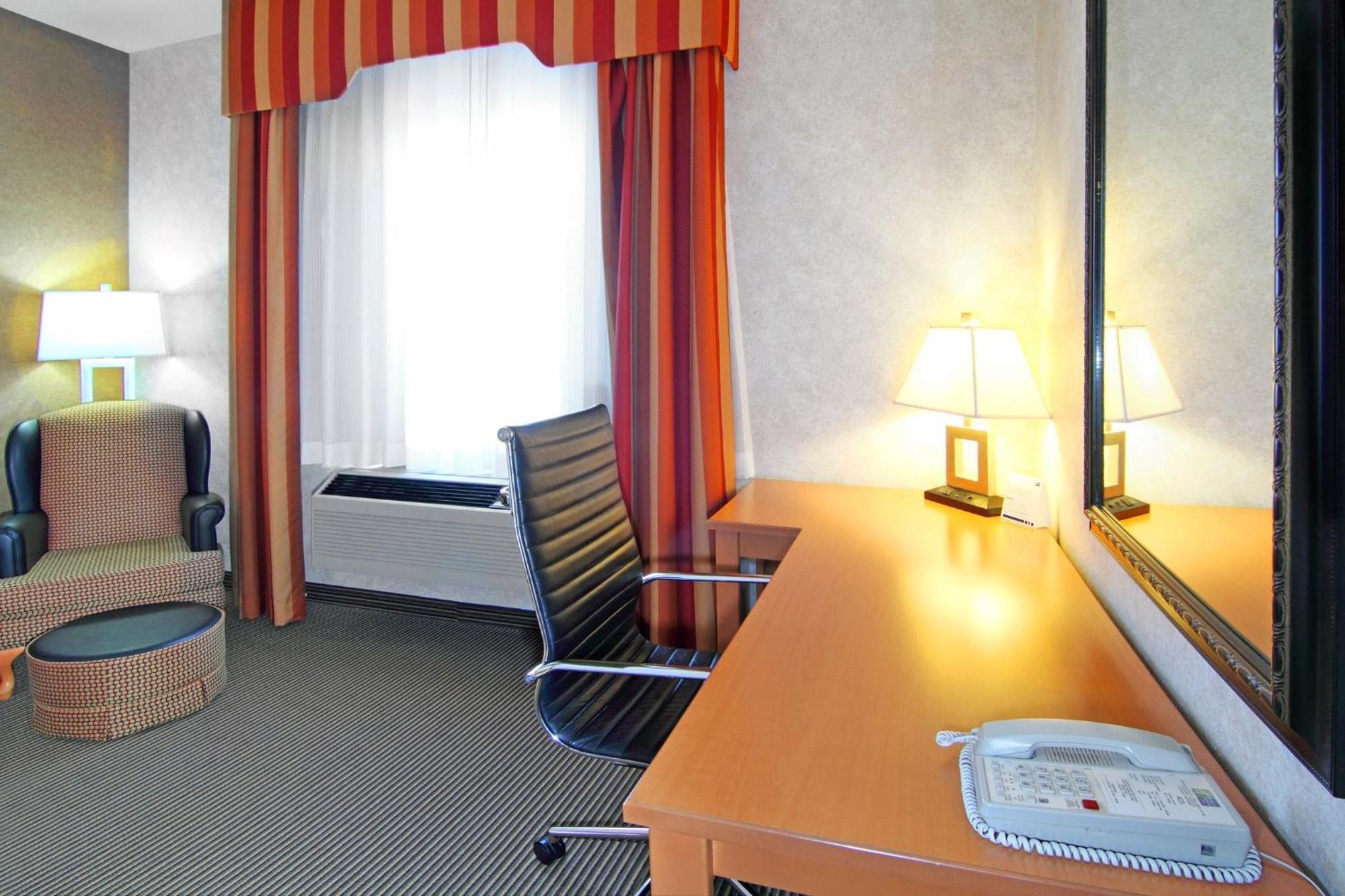 Holiday Inn Express Calgary South By Ihg Exterior foto