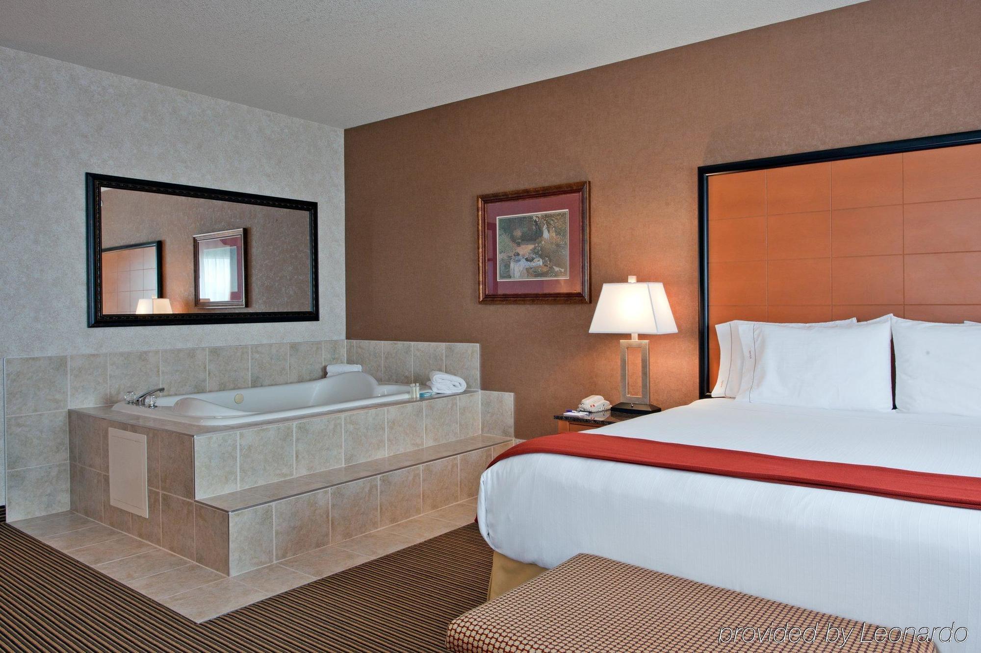 Holiday Inn Express Calgary South By Ihg Exterior foto